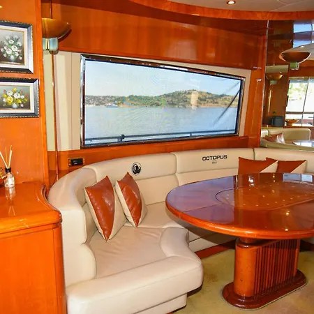 ספינת מלון Goekce1yacht *